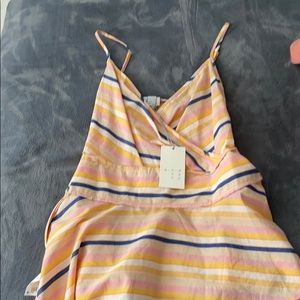 A cute yellow blouse!!